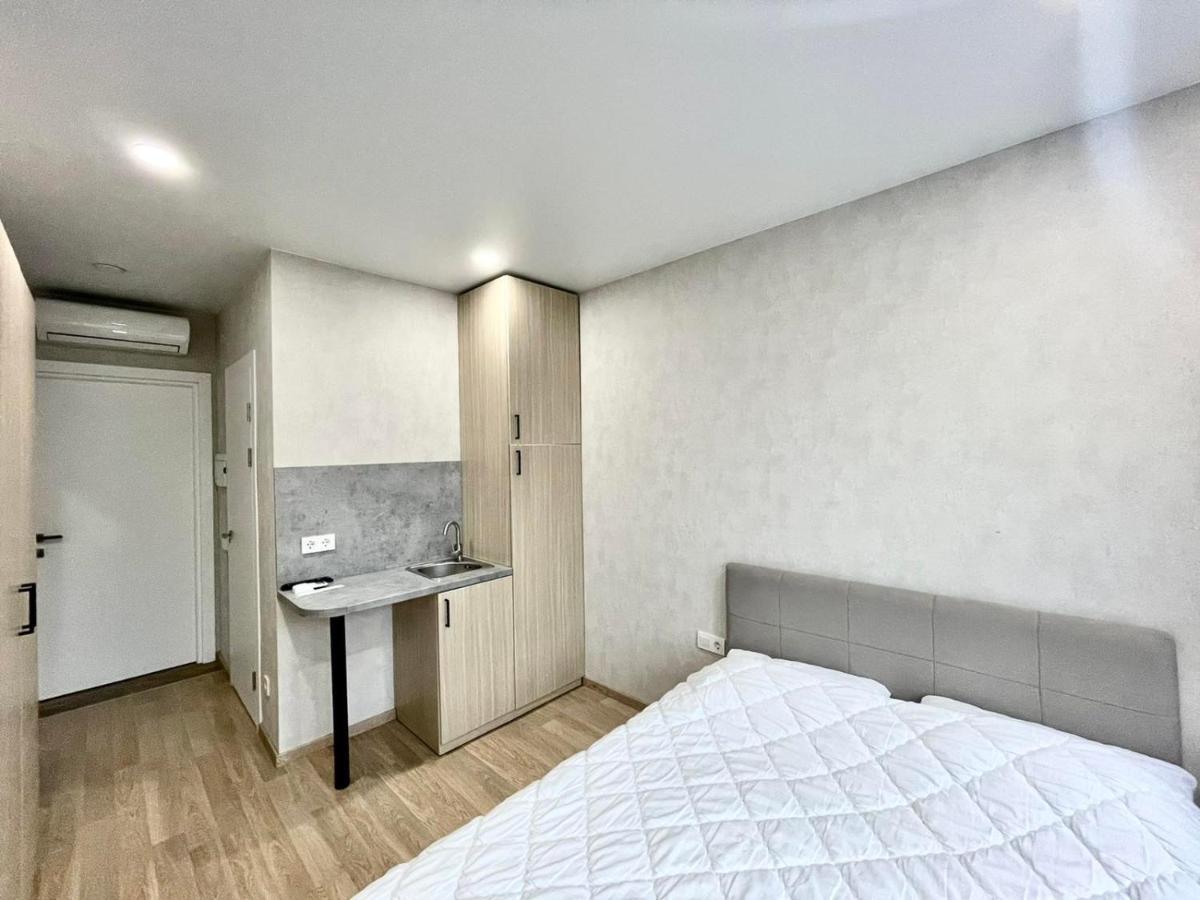 1 Room Apartment Near Peremohy Square Kiev Bagian luar foto